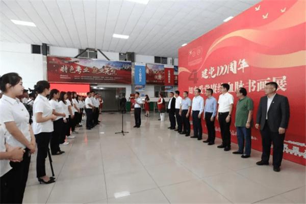 机智问答网页-智能助手,为你解答各种问题-在举杠铃深蹲时扭到腰,腰部疼痛,该怎么办?